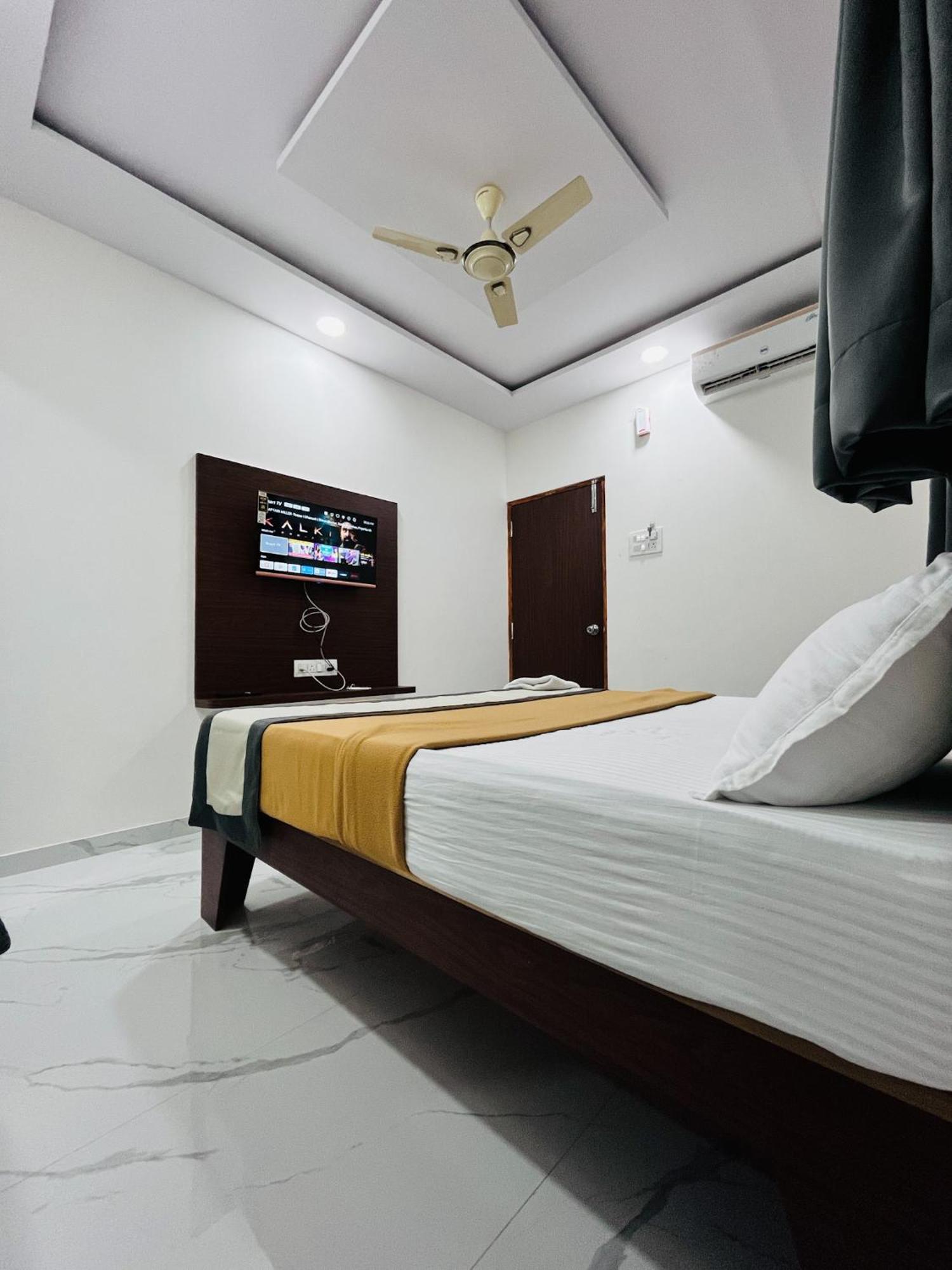 Fortuna Inn Manage By Sn Hospitality Наві-Мумбаї Екстер'єр фото